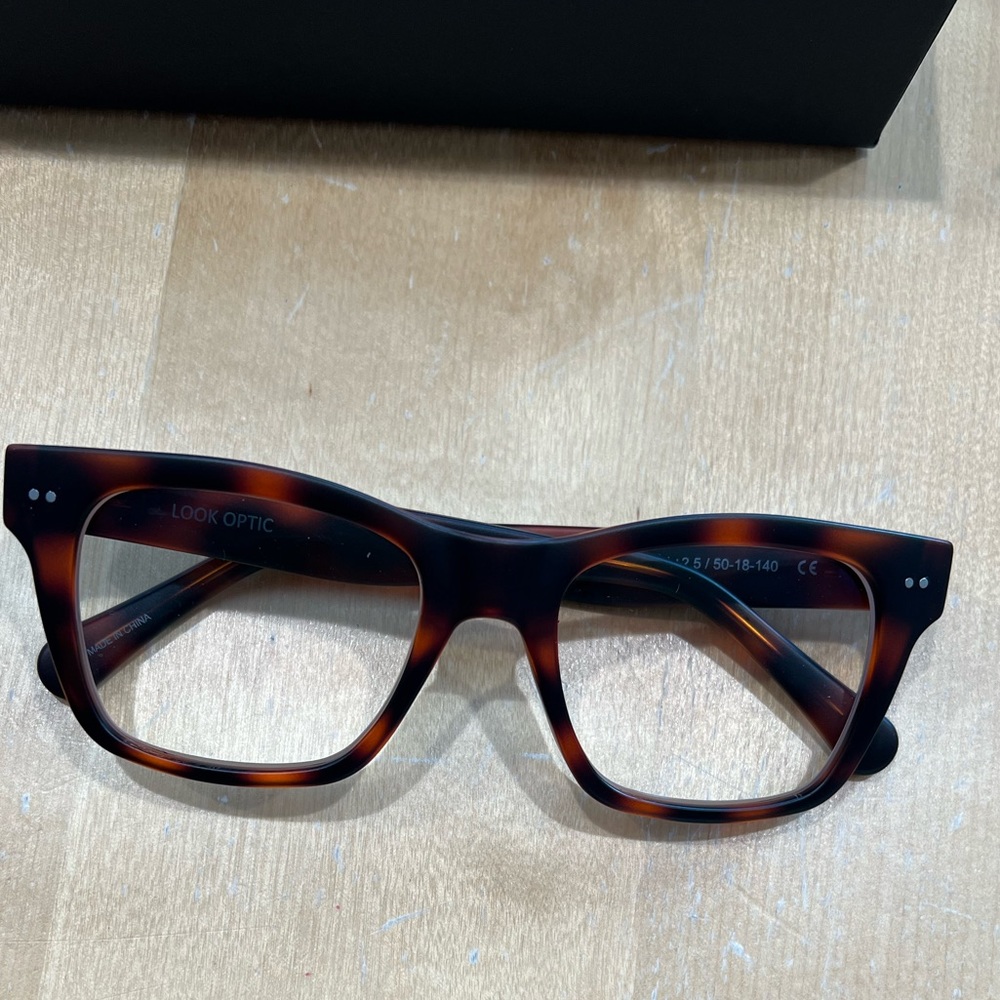 LOOK Optic, tortoise readers, +2.50